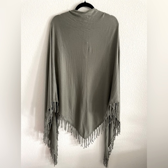 Chicos Women’s Knit Triangle Wrap Fringe Tassel Coastal Grandma Contemporary - Picture 5 of 11